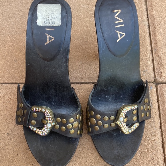 MIA women’s size 6 wooden clogs heels with rhinestone buckle - Picture 2 of 14